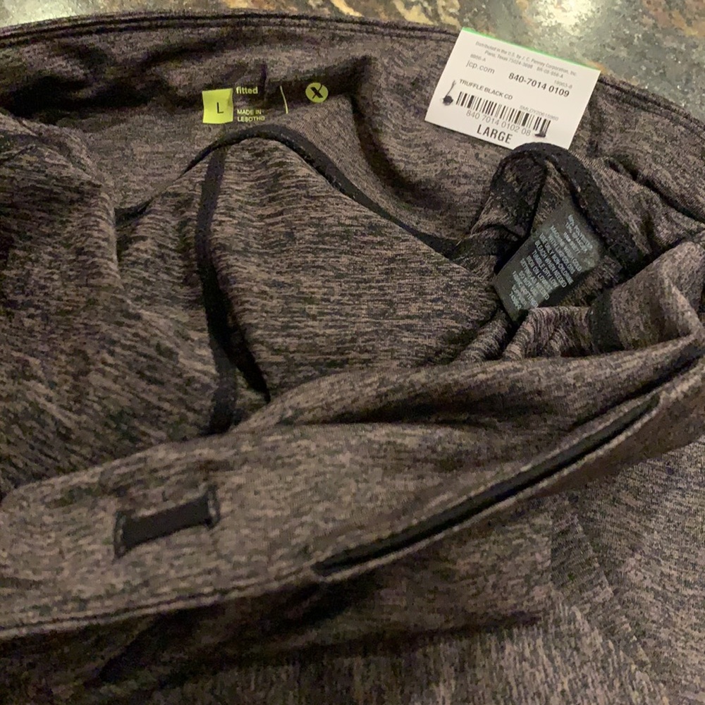 NWT Xersion Performance Capri Leggings - Picture 10 of 10